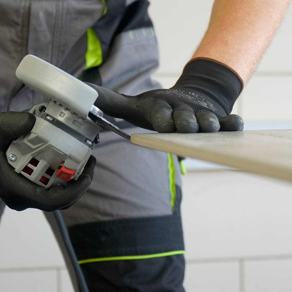 DISTAR Edge Dry 4.5"-5" 45° Miter & Grinding Blade application view