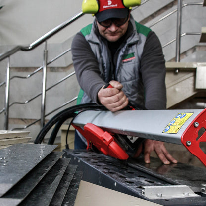 DISTAR Edge 250mm Wet 45° Miter Blade - 25.4mm Arbor close-up