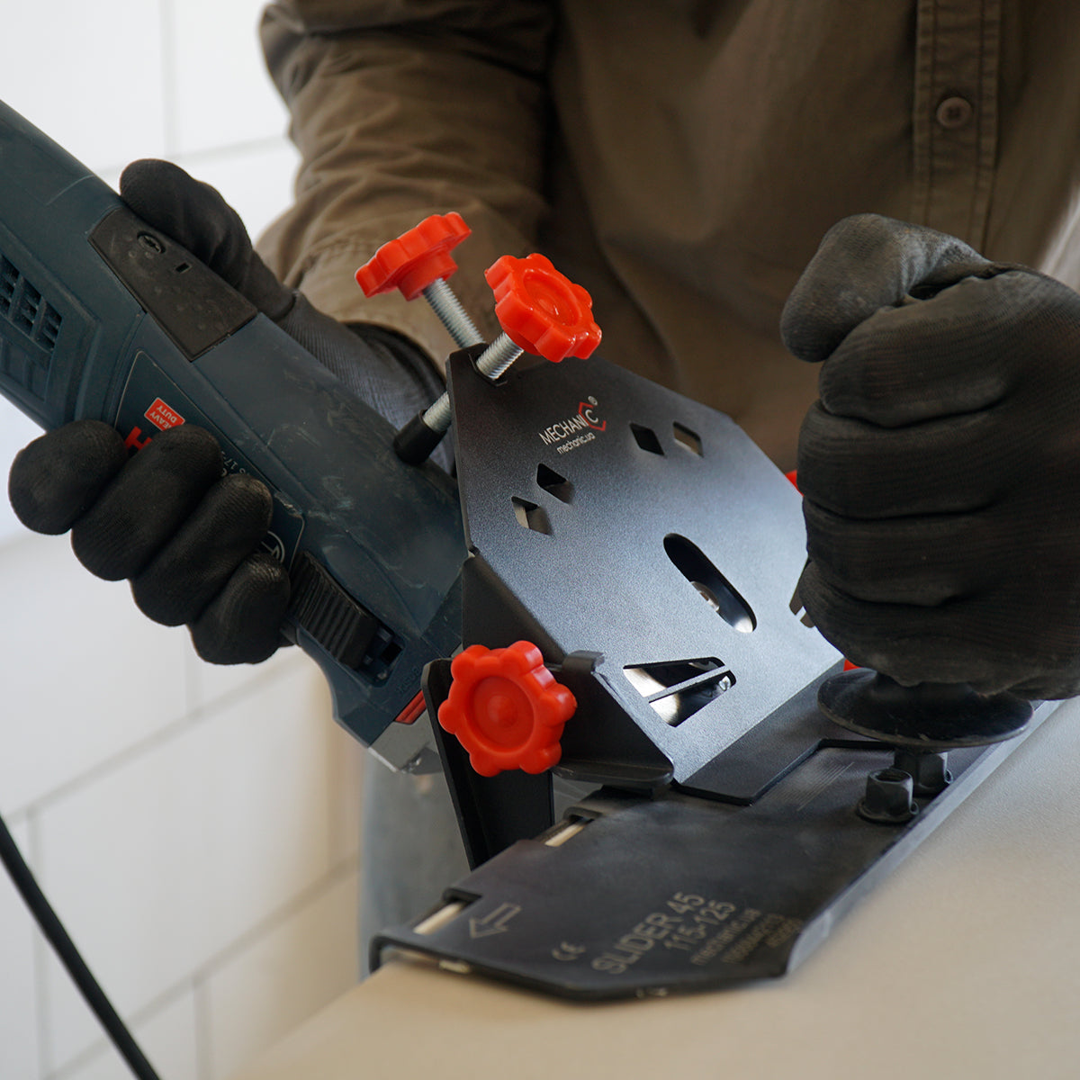 Mechanic SLIDER 2.0 4.5"-5" Adjustable 45° Miter Guide close-up