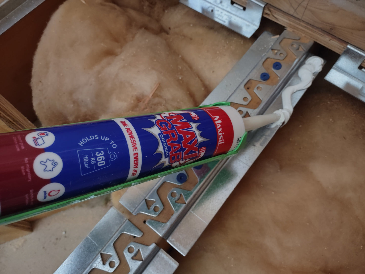 Maxigrab used to adhere a subfloor 