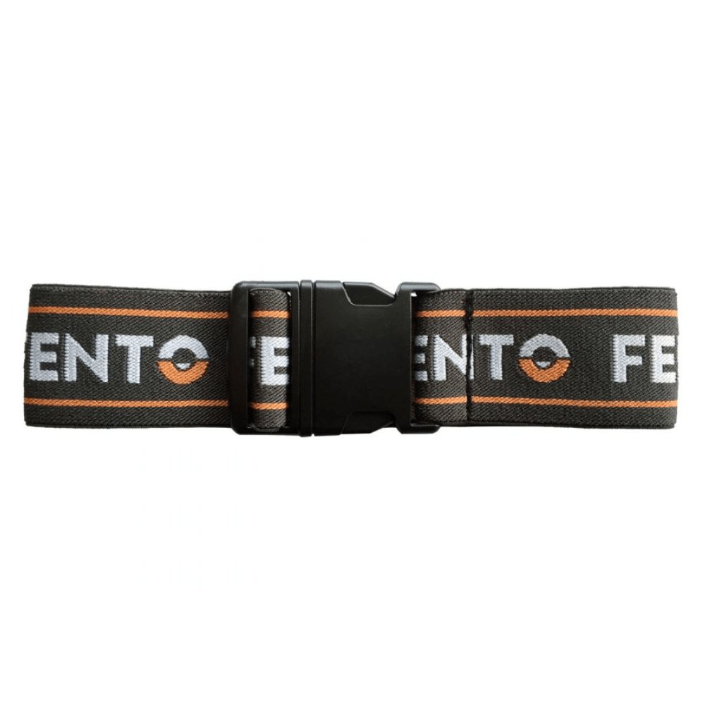 Clip straps for FENTO MAX knee pads in a sandy work environment.
