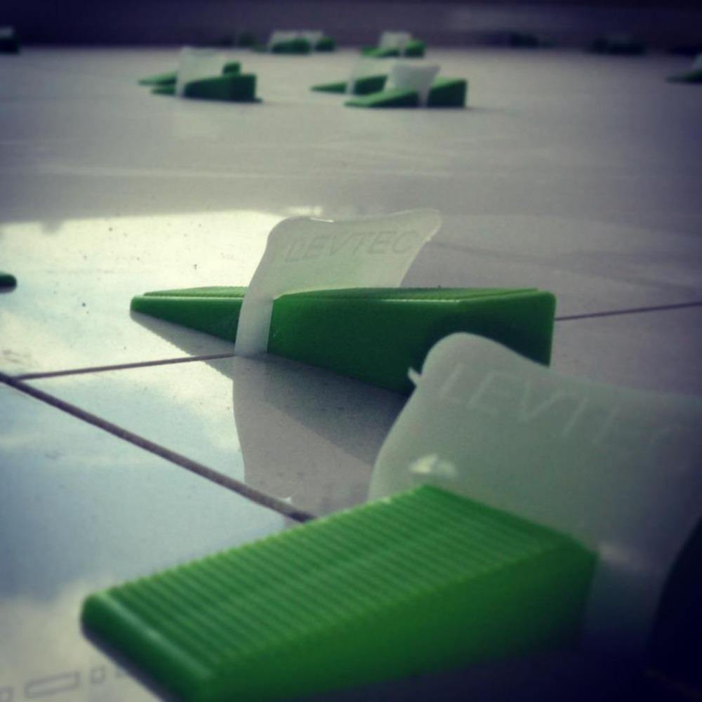 LEVTEC Tile Leveling System Wedges 250 PC 